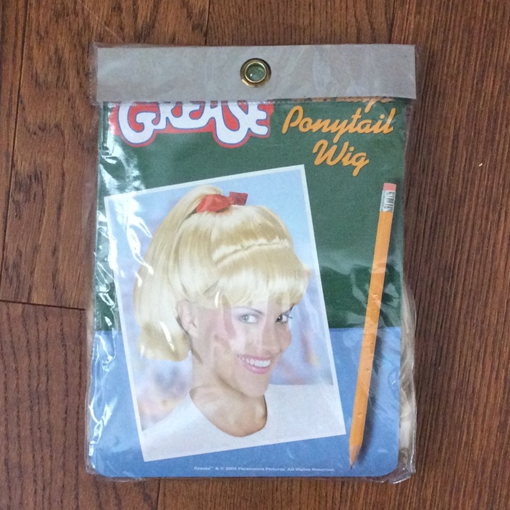 Halloween 50’s ponytail wig NWT